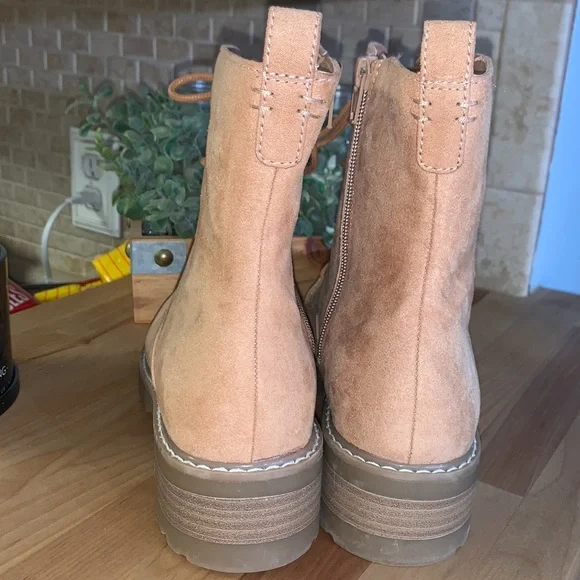 Universal Thread Tan Combat Block Heel Boots - Picture 7 of 14